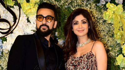 Shilpa Shetty turns heads in a mesmerising saree look at an outing with husband Raj Kundra; VIDEO INSIDE