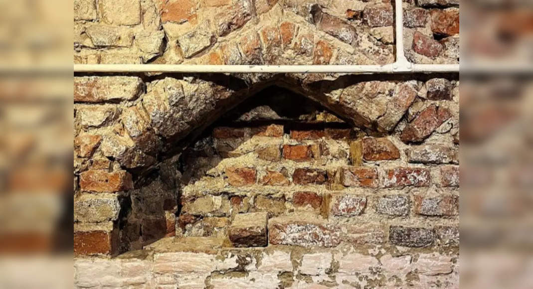 600-year-old entrance to Shakespeare’s dressing room discovered in Norfolk!