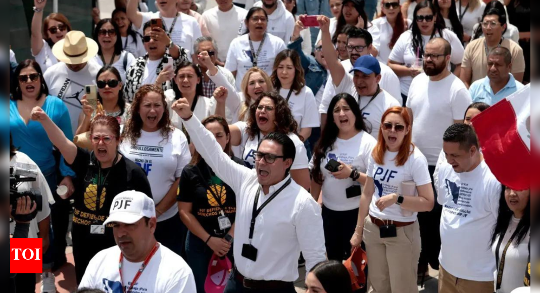 Judicial strikes grow in Mexico over reform pushing currency lower
