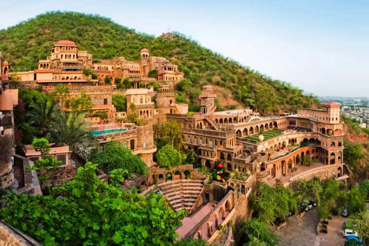 Neemrana Fort Palace, Neemrana
