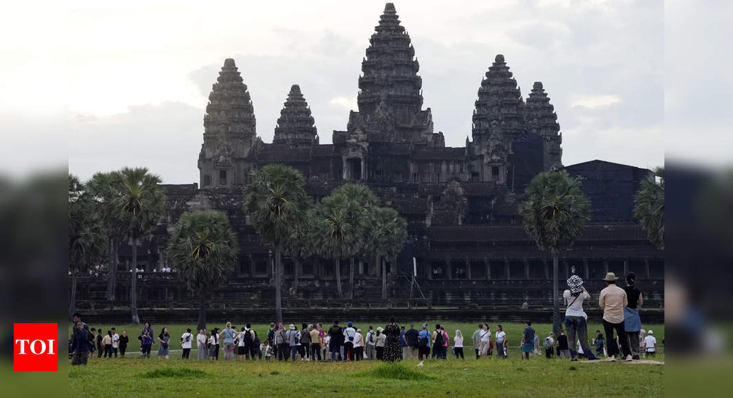 Tourists trample Angkor Wat mimicking Temple Run game for TikTok hits