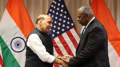 India, US ink pacts to boost defence-industrial cooperation, supply chain  resilience & military liaison | India News - Times of India