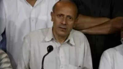 Wannabe allies rush to embrace ‘giant killer’ Engineer Rashid in J&K polls