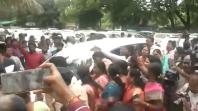 BRS & Congress workers clash over KTR's 'break dance' remark