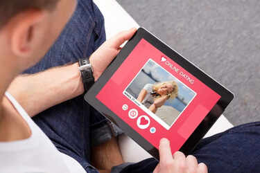Night clubs under scanner for scams that start on dating apps Tinder, Bumble, Happn and others