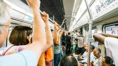 It was peak rush hour in metro train and then suddenly this happened…