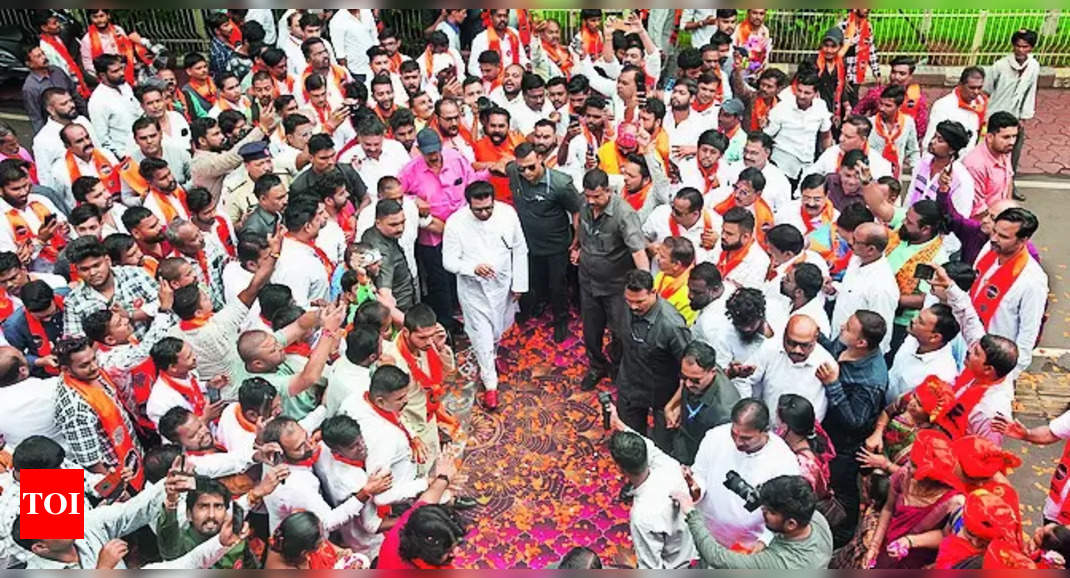 Sharad Pawar and Raj Thackeray Exchange Political Barbs in Maharashtra