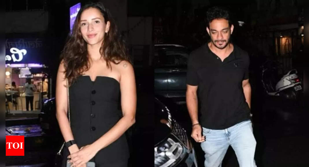 Triptii Dimri and Sam Merchant spotted twinning on date night in Mumbai |