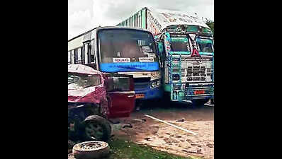 Accident: Fatal Collision Near Hosur Leaves One Dead and 11 Injured