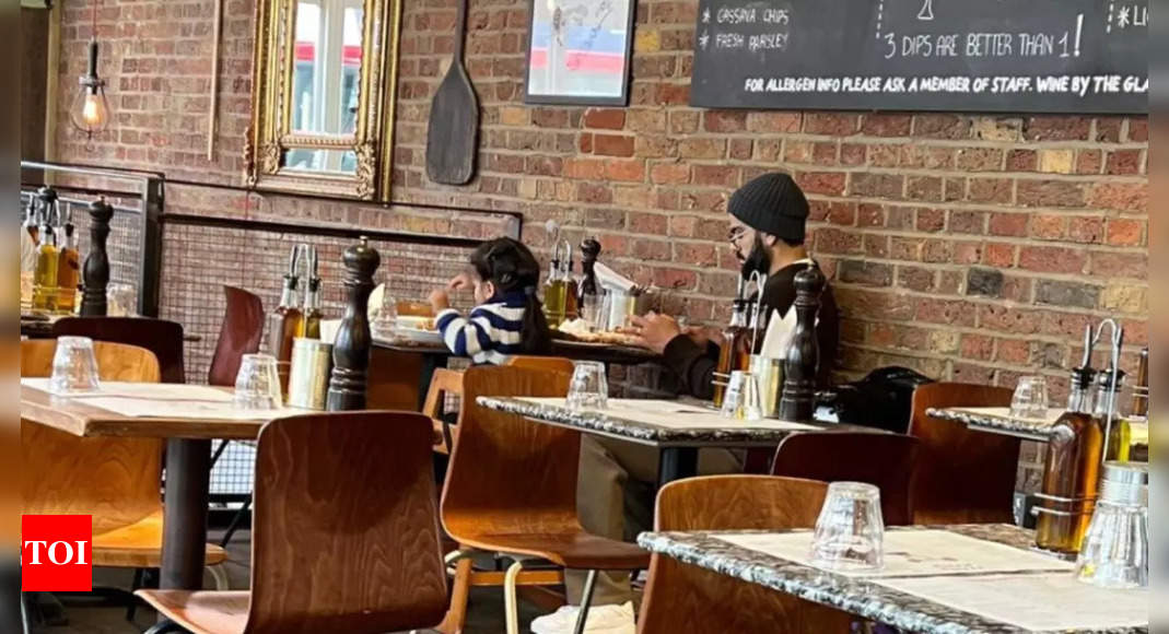 Throwback: When Virat Kohli's picture with daughter Vamika went viral, it was taken in a London restaurant | Hindi Movie News