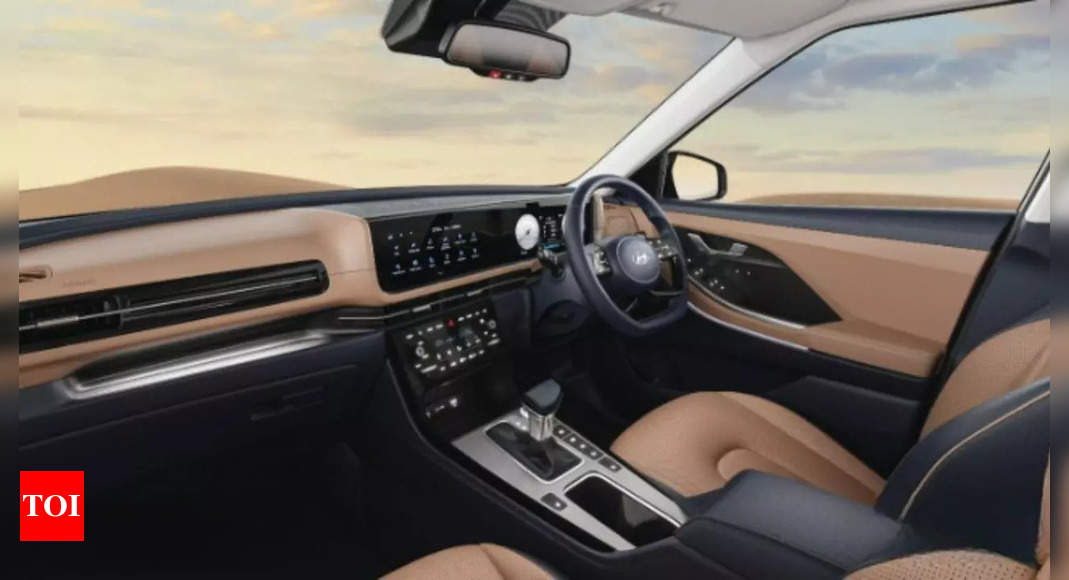 2024 Hyundai Alcazar interior, features revealed: Dual-screen setup and more!