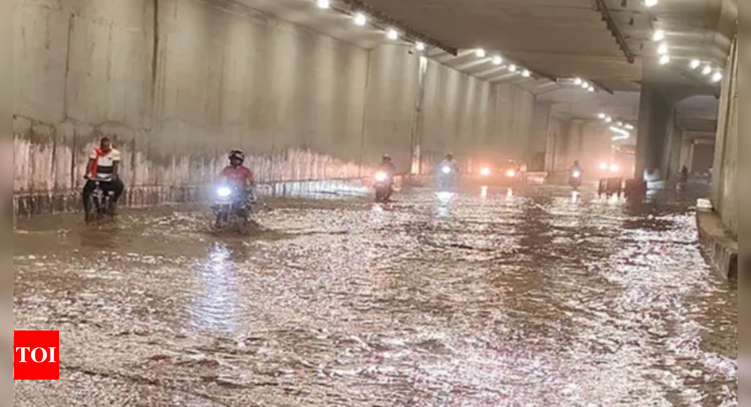 Traffic advisory due to waterlogging at Okhla Underpass