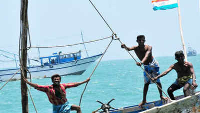 Sri Lankan navy detains eight TN fishermen