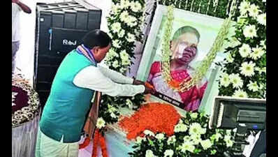CM & wife, Pradhan attend 10th day ritual of Jual’s wife