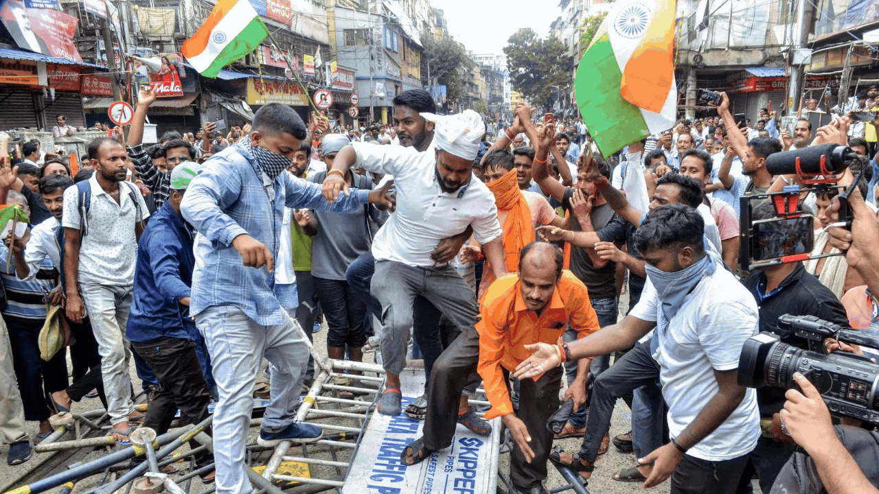 Bengal Bandh Today Live Updates: Shots fired at BJP leader's car in  Bhatpara; TMC party workers protest against stir - The Times of India