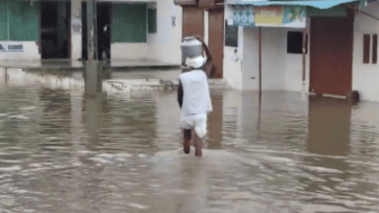 Rains claim 9 more lives in Gujarat, toll rises to 16; PM holds talks with  CM | Ahmedabad News - Times of India
