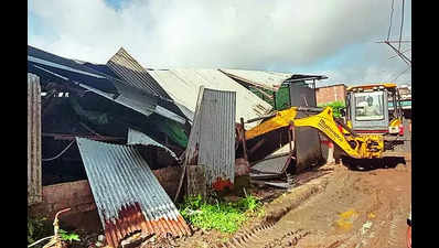 IMC gets cracking on illegal cattlesheds, demolishes 8