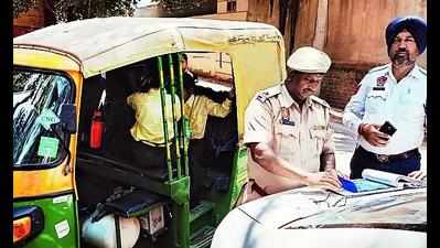 'Collected Rs 84 lakh': Gurgaon auto and E-rickshaw drivers fined for not wearing uniforms