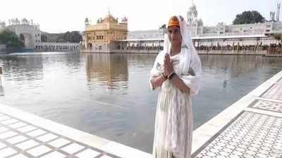 Watch: Vinesh Phogat visits Golden Temple, prays to Waheguru to give her 'strength'