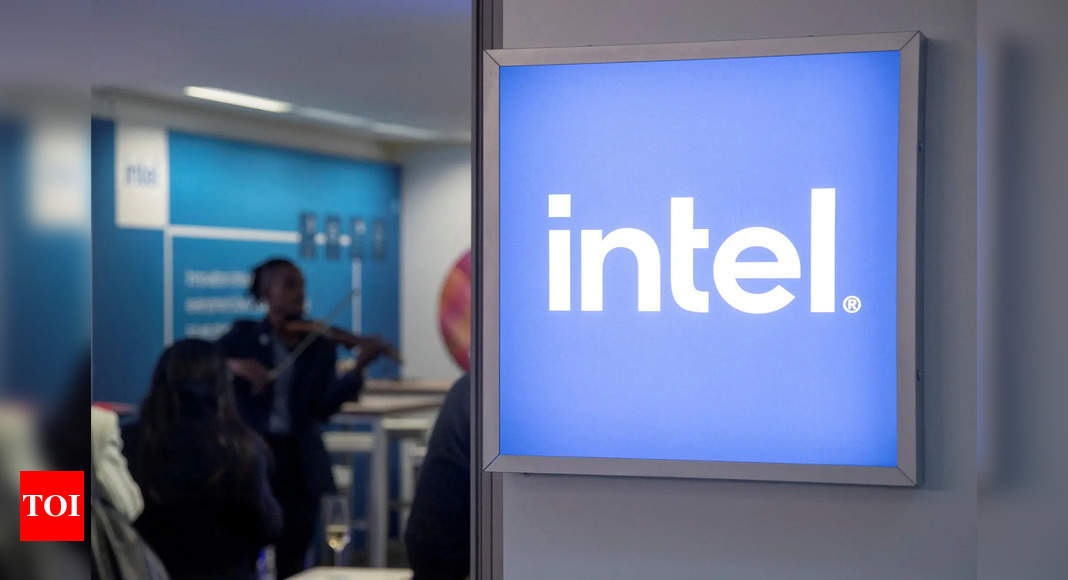 Intel Plans Cost-Cuts, Altera Sale amid Losses