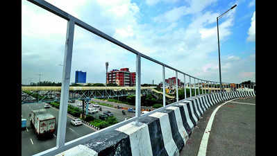 Now, barriers on Gurgaon's IFFCO Chowk flyovers