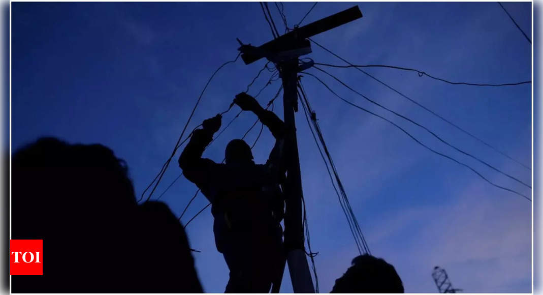 Massive blackout strikes Venezuela's capital, Maduro govt cries 'sabotage'