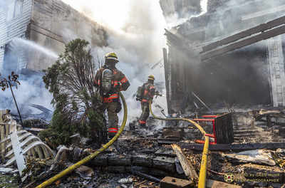 3 dead after small plane crashes into row of townhouses in Oregon, TV station reports