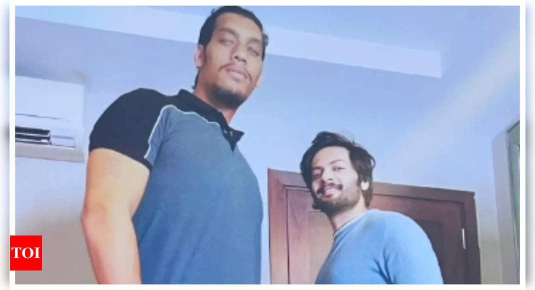 ‘Stree 2’ actor Sunil Kumar leaves fans excited as he shares picture with Ali Fazal: ‘Ashwathama and Sarkata in one frame’ | Hindi Movie News