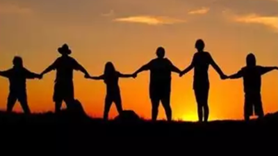 More than 1L people form huge human chain in Udupi to celebrate International Democracy Day