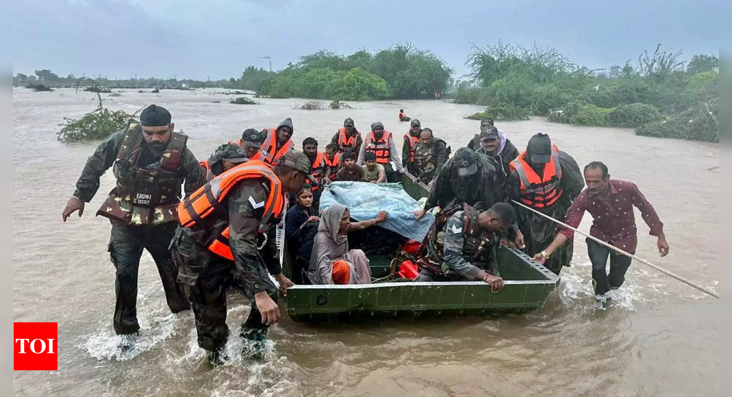 Government Team Assessing Gujarat Flood Damage