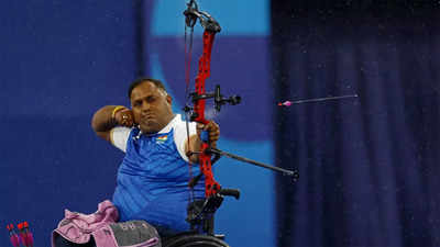 Rakesh Kumar overcomes blip to defeat Ken in shootoff, enters successive Paralympics quarters