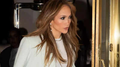 Jennifer Lopez finds joy amidst divorce drama; spotted dancing with daughter at mall