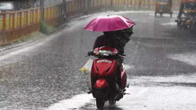 Brief spells of rain hit Chennai