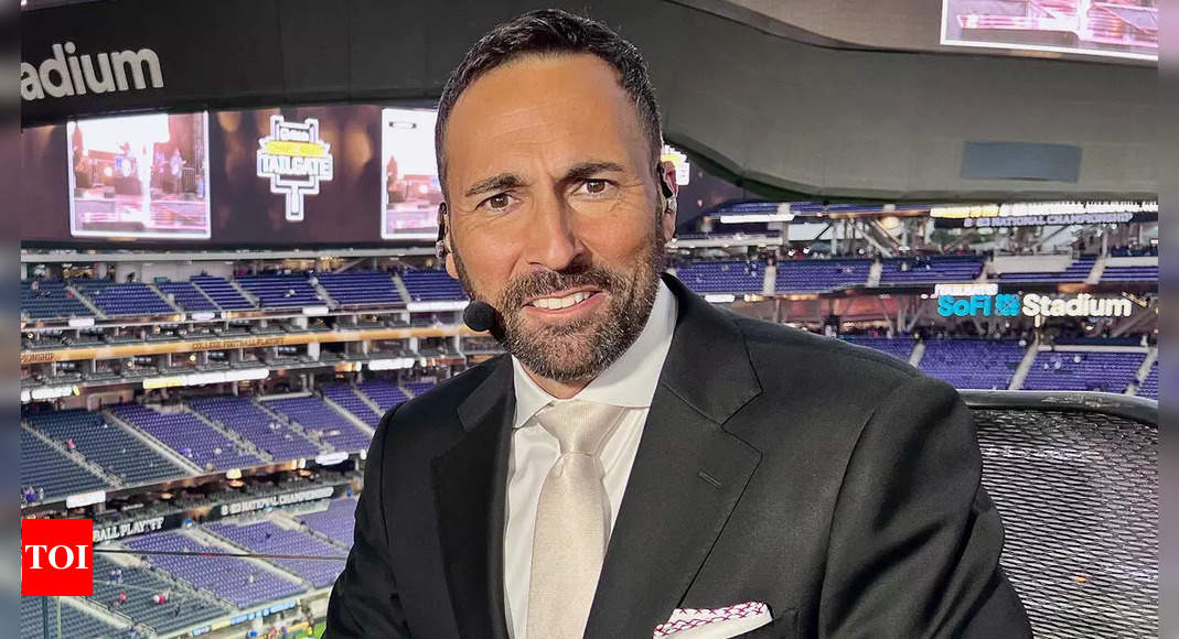 Joe Tessitore Debuts as WWE RAW Commentator