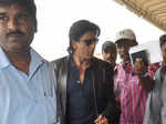 SRK leave for Dubai