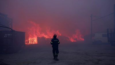 Woman starts two wildfires to flirt with firefighters