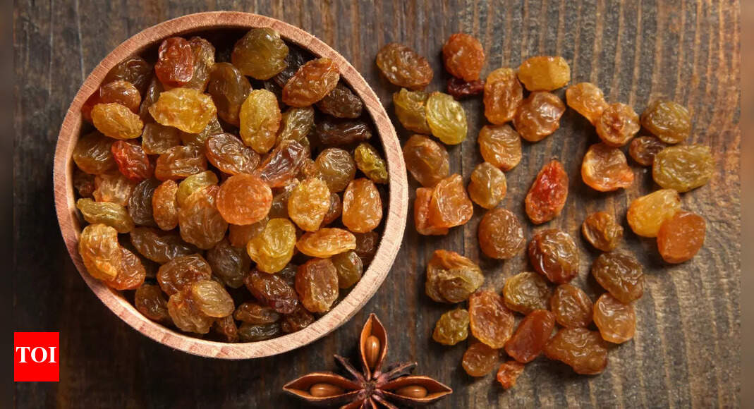 Soaked Raisins Benefits: This is why one must have raisins soaked in ...