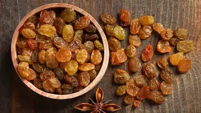 Soaked Raisins Benefits: This is why one must have raisins soaked in sendha namak water | - Times of India