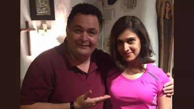 Meenakshi Seshadri fondly recalls Rishi Kapoor's special gesture that brought her back in the limelight