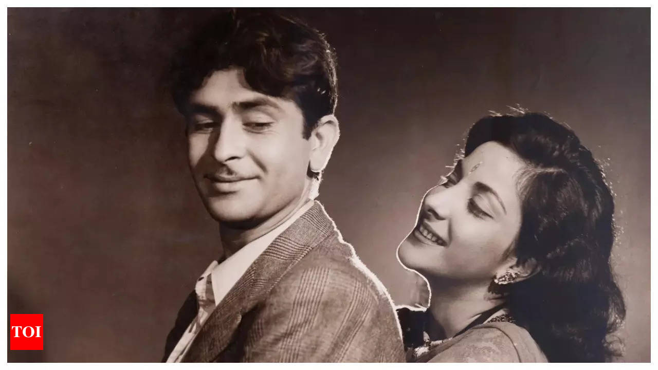 Raj Kapoor broke down and cried, burnt himself with cigarette butts after  Nargis got married to Sunil Dutt | - Times of India