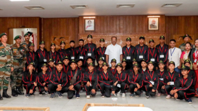 Students from Manipur interact with Tripura governor on national integration