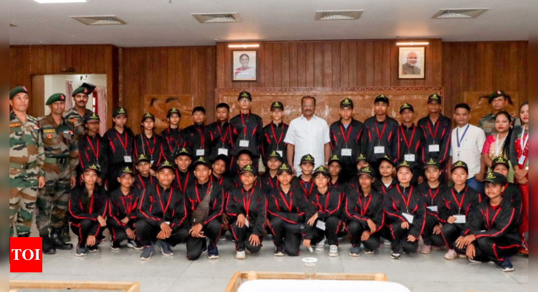 Students from Manipur Join National Integration Tour