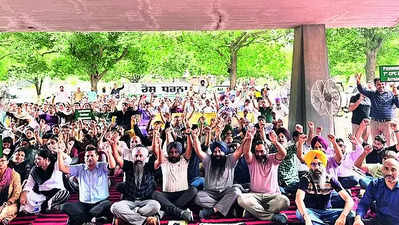 On Teachers’ Day, teachers across city take to the streets