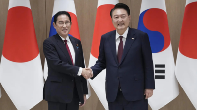 Japan's leader makes farewell visit to South Korea to strengthen his legacy of warming ties