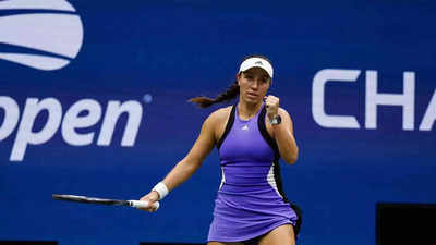 US Open: Jessica Pegula powers past Iga Swiatek