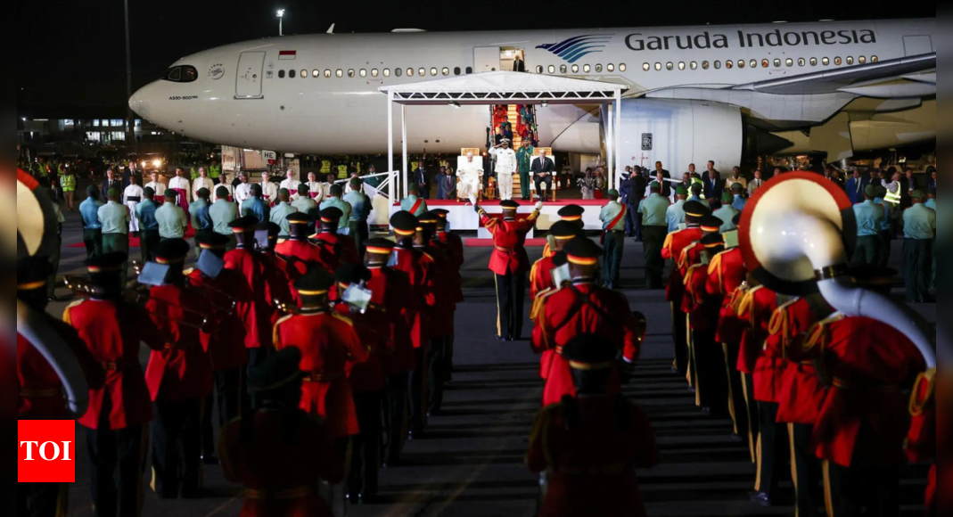 Pope Francis Begins Papua New Guinea Visit