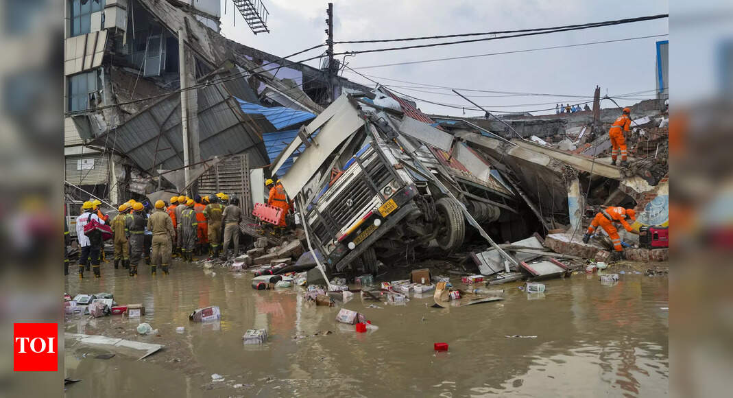 Building Collapse in Lucknow Kills Four