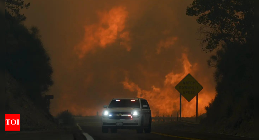 Raging wildfire forces evacuations in US’ San Bernardino as temperatures cross triple digits – Times of India