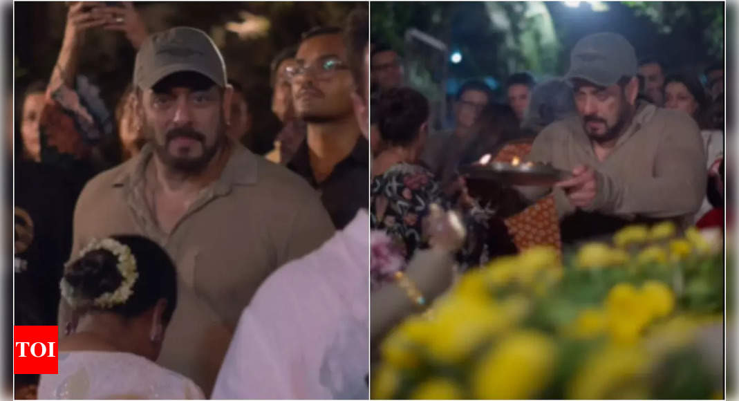 Salman Khan Celebrates Ganesh Chaturthi with Family