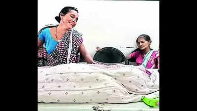 Snakebite kills 3 sisters, their dad in hospital